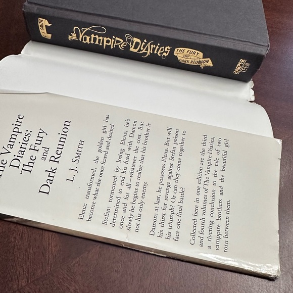 Vampire Diaries Book 1 & Beautiful Creatures Book 1 with poster - Picture 6 of 13